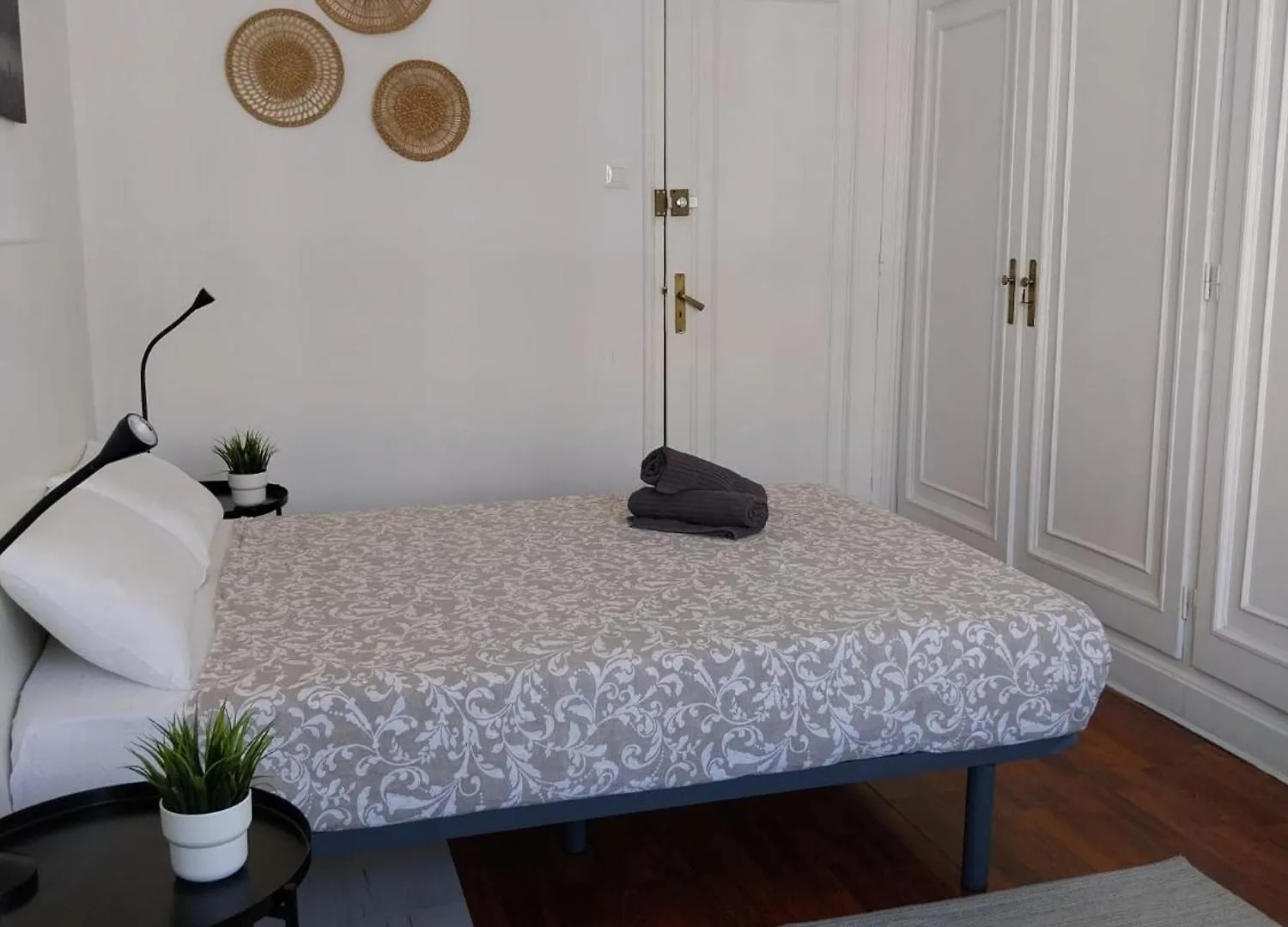 Hostal Eixample Bruc Private Rooms Barcelona